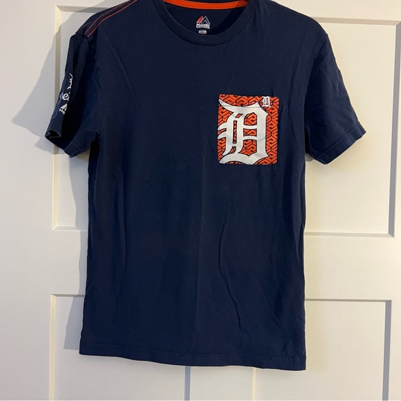 ☀️2/$22☀️ Detroit Tigers Pocket T-Shirt - Picture 1 of 4